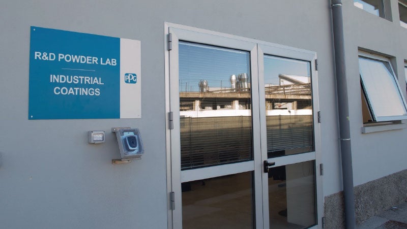 意大利米兰 公司 新工业涂料研发粉末实验室正门