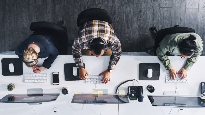 共用工作空间和办公家具均采用白漆保护